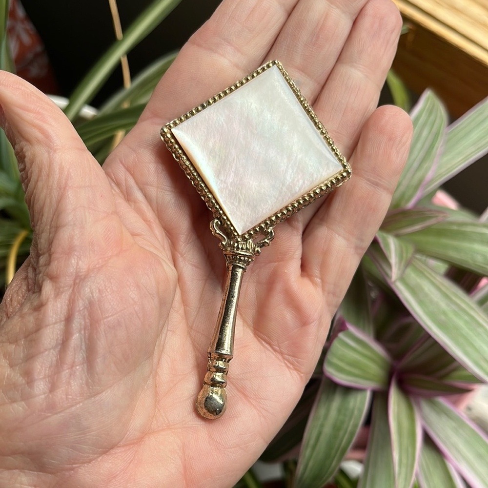 Vintage Estate Purse~Pocket Mirror~Mother of Pearl~MOP w/Gold Tone Metal~3.75”